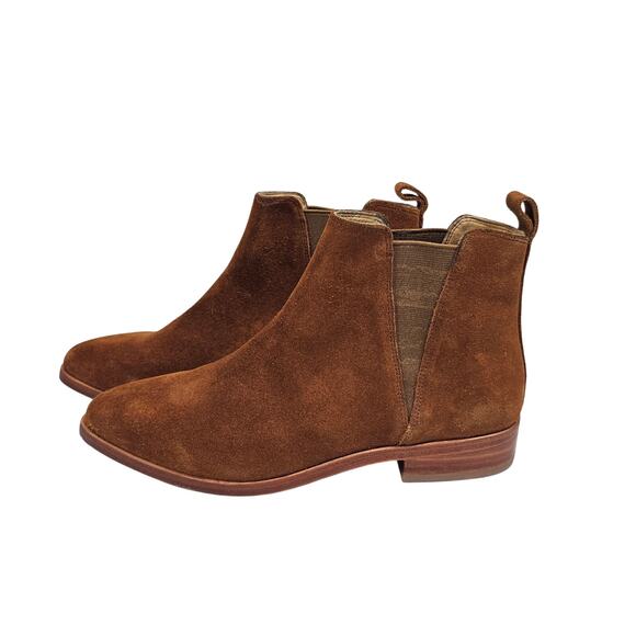 Nisolo Everyday Suede Chelsea Boots in Nutmeg Brown - Picture 4 of 10